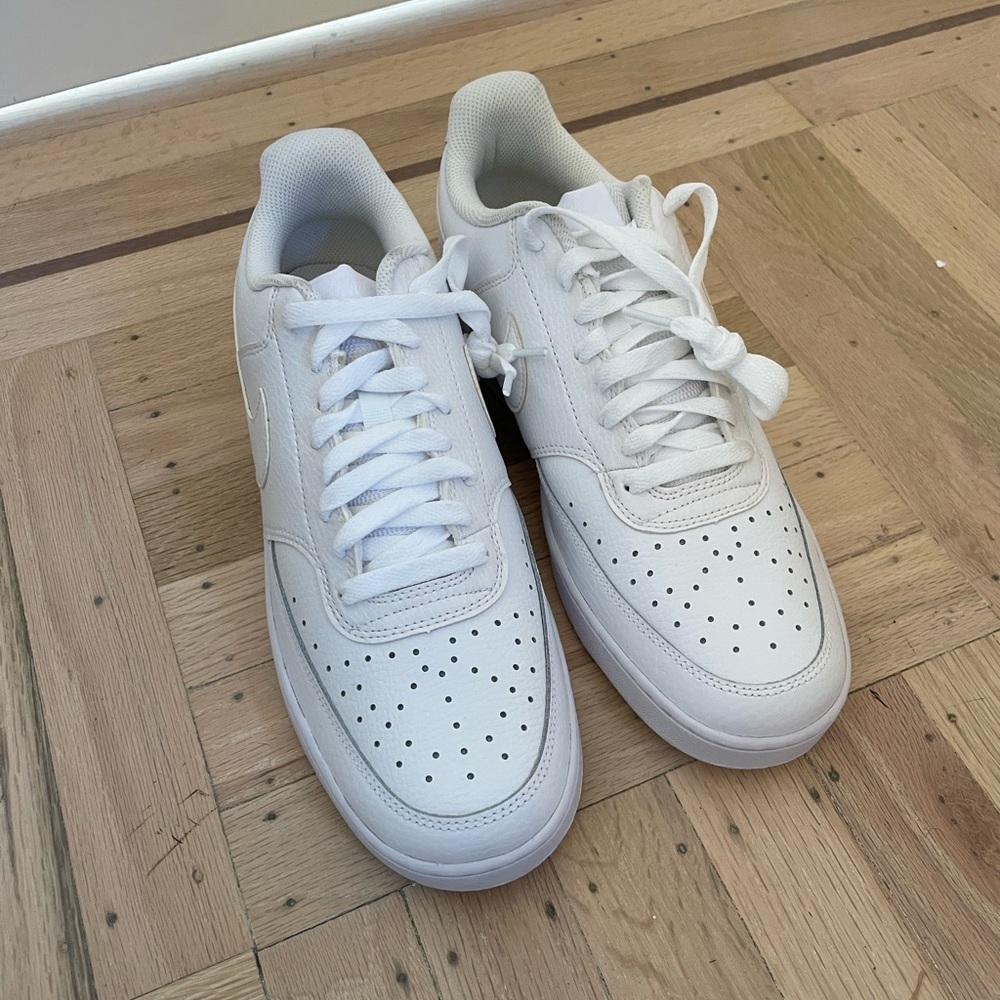 White Nike Men’s Shows